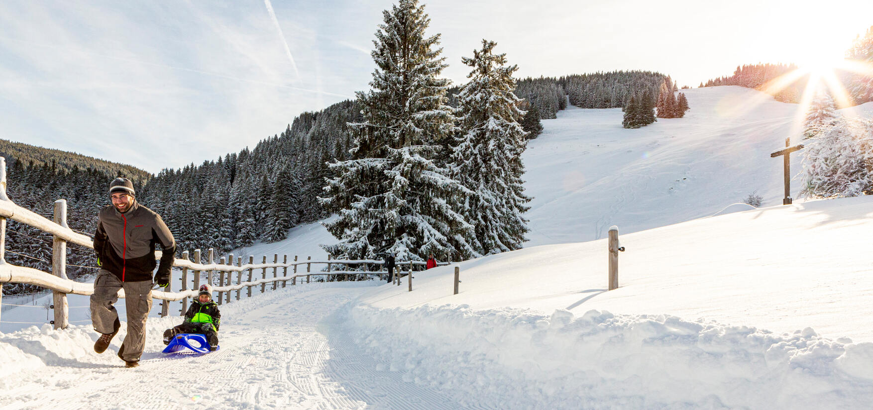 Sonnenschein auf dem Winterwanderweg